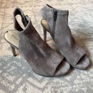 Via Spiga Suede Medium Taupe color size 6m